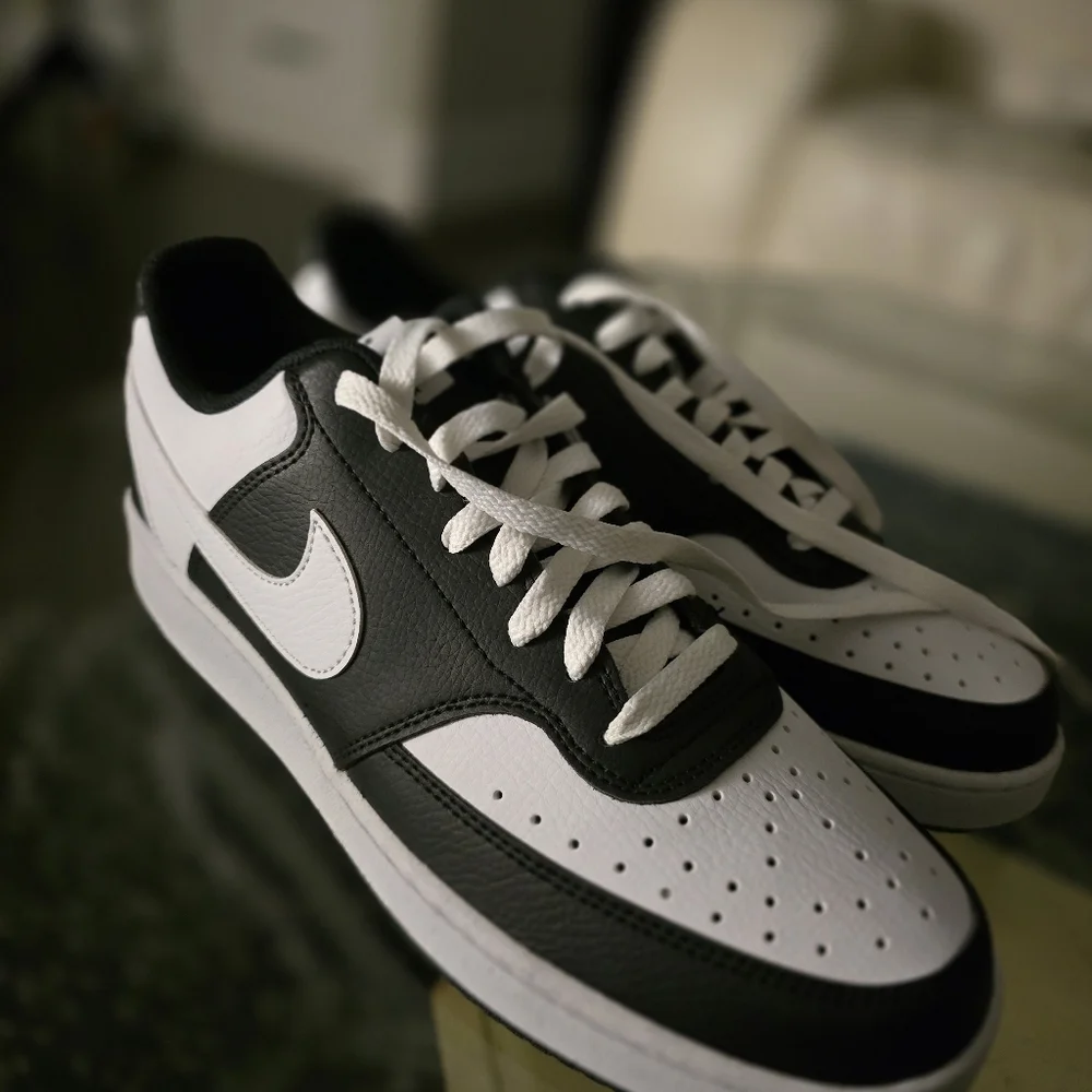 Nike Men's Black and White Sneakers - Picture 3 of 16